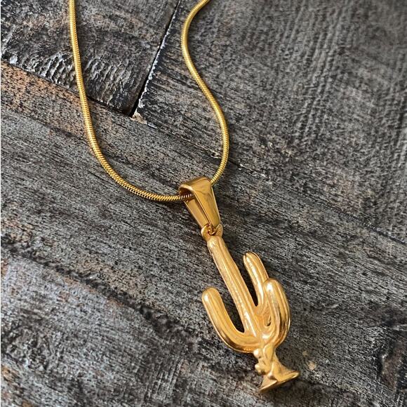 NEW Gold Cactus Pendant Layering Necklace - Picture 5 of 15